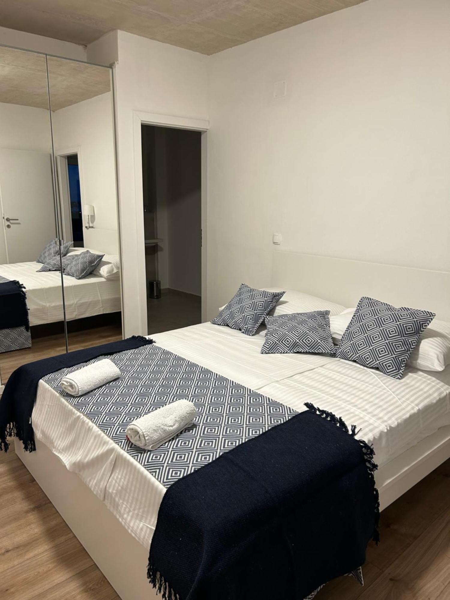 Twenty-Punat Apartments エクステリア 写真