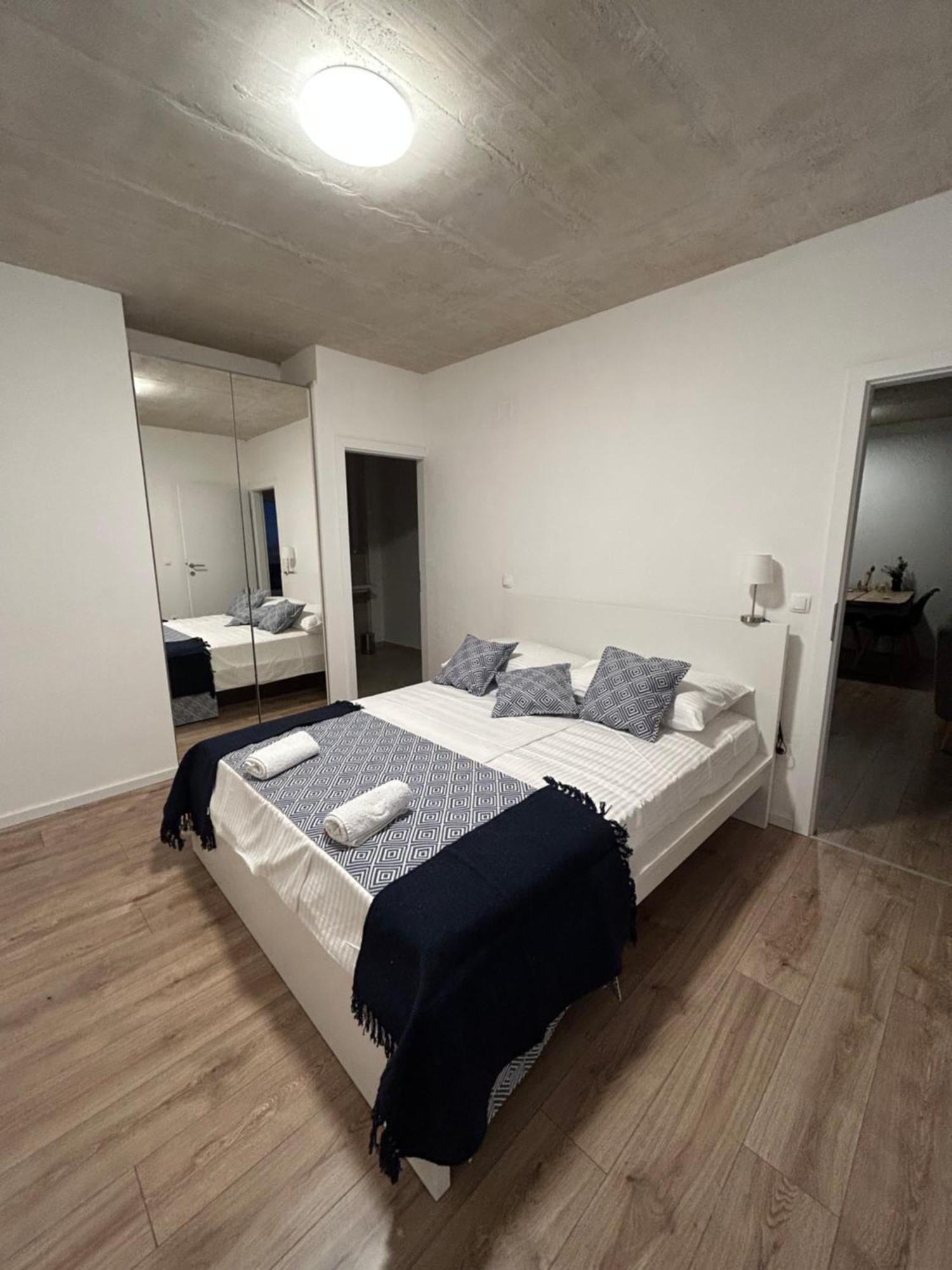 Twenty-Punat Apartments エクステリア 写真